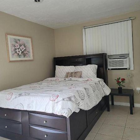 Entire Guesthouse 5 Mins To Siesta Key & Downtown Sarasota Esterno foto
